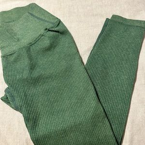 Vitality, the channel pant, color: serpentine. Size L